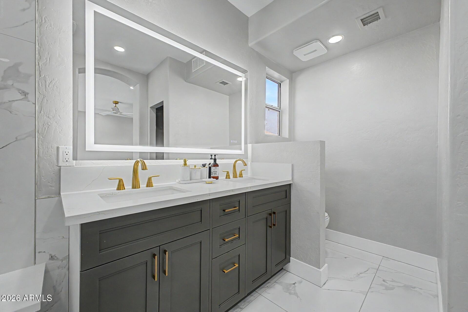 1732 West Commerce Avenue Gilbert, AZ 85233 - Photo 19 of 35 Primary Bathroom