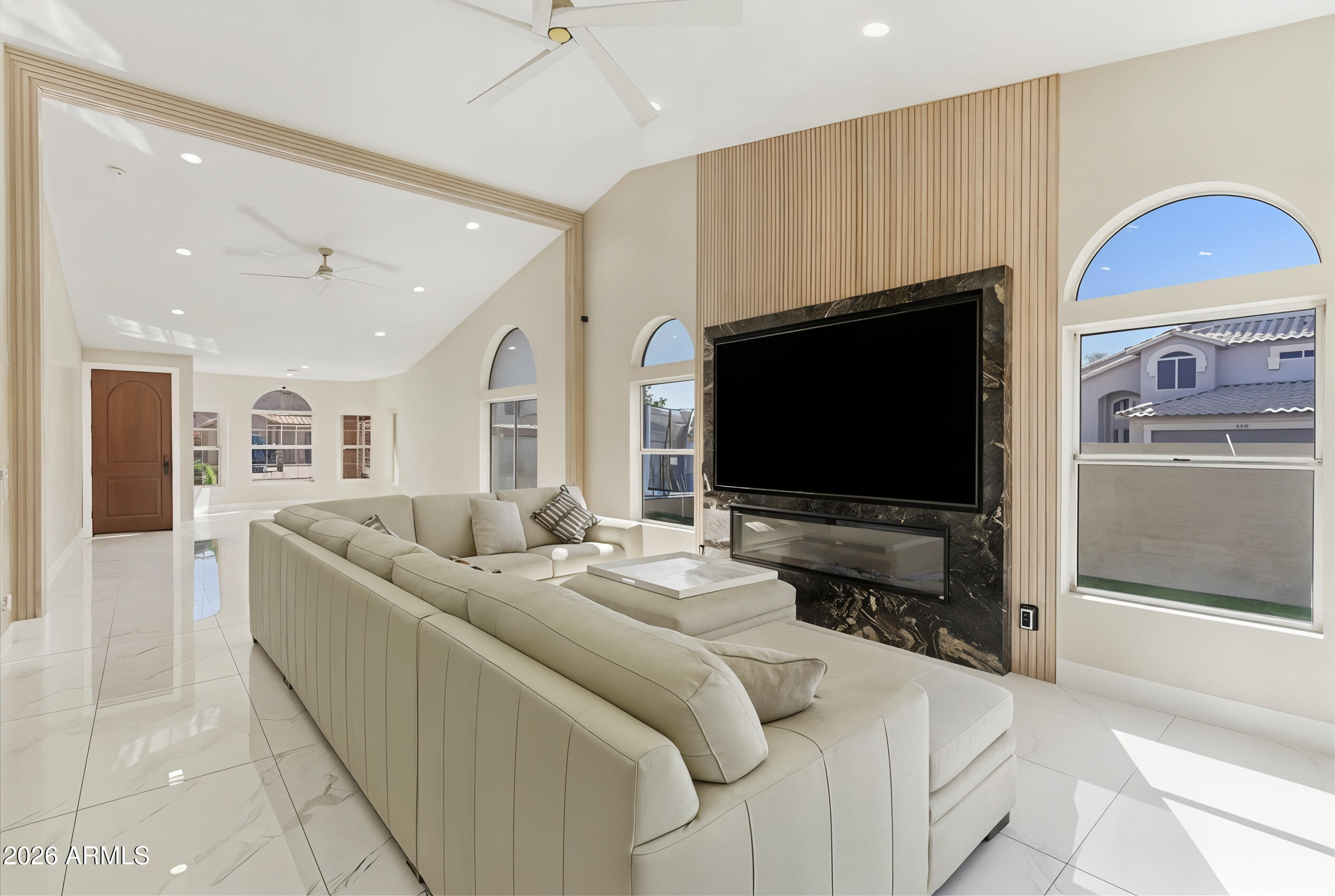 1732 West Commerce Avenue Gilbert, AZ 85233 - Photo 5 of 35 Living Room