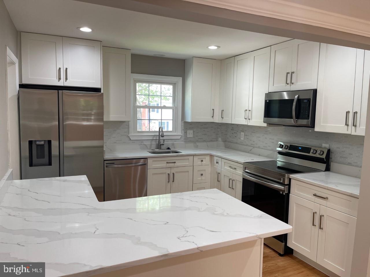 8807 Cameo Square Springfield, VA 22152 - Photo 2 of 29 Gallery Image 2