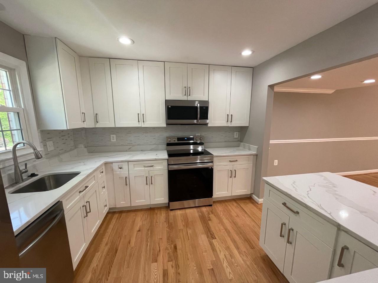 8807 Cameo Square Springfield, VA 22152 - Photo 3 of 29 Gallery Image 3