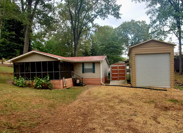 a view of a house with a yard