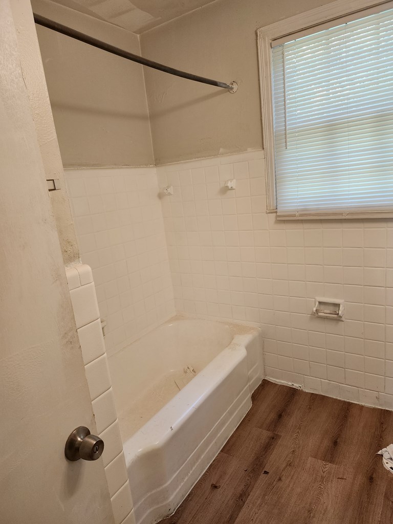 2444 South Lumpkin Road Columbus, GA 31903 - Photo 14 of 21 a bathroom with a bathtub