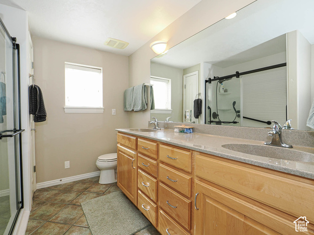 11779 South Stone Ridge Court Ridge West Riverton, UT 84065 - Photo 67 of 85 Double vanity with undermount sinks and light-toned countertops