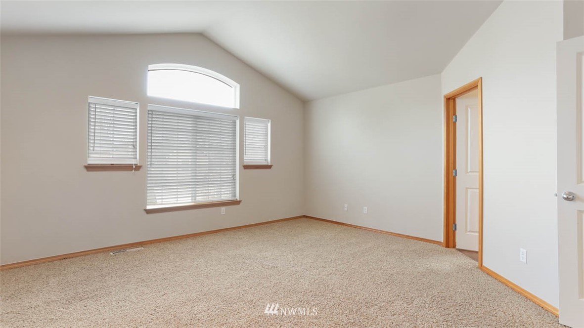 5137 Northeast 8th Court Renton, WA 98059 - Photo 22 of 36 Gallery Image 22