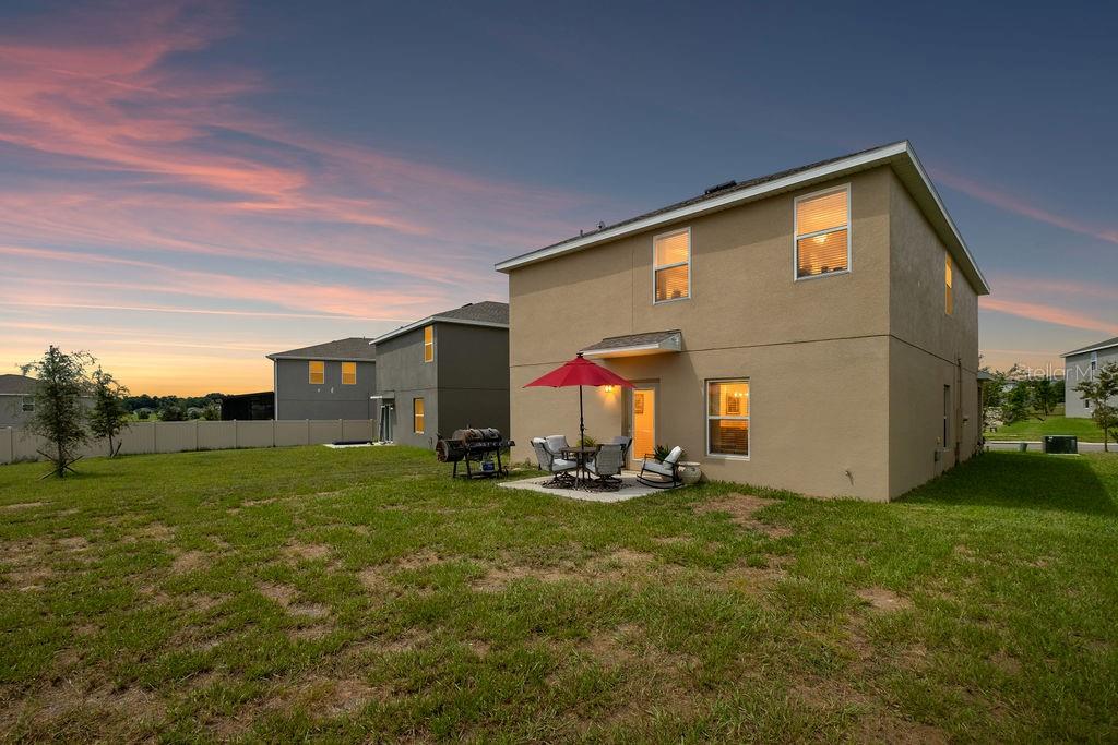 2821 Muller Oak Loop Ocoee, FL 34761 - Photo 34 of 45 a backyard of a house with table and chairs