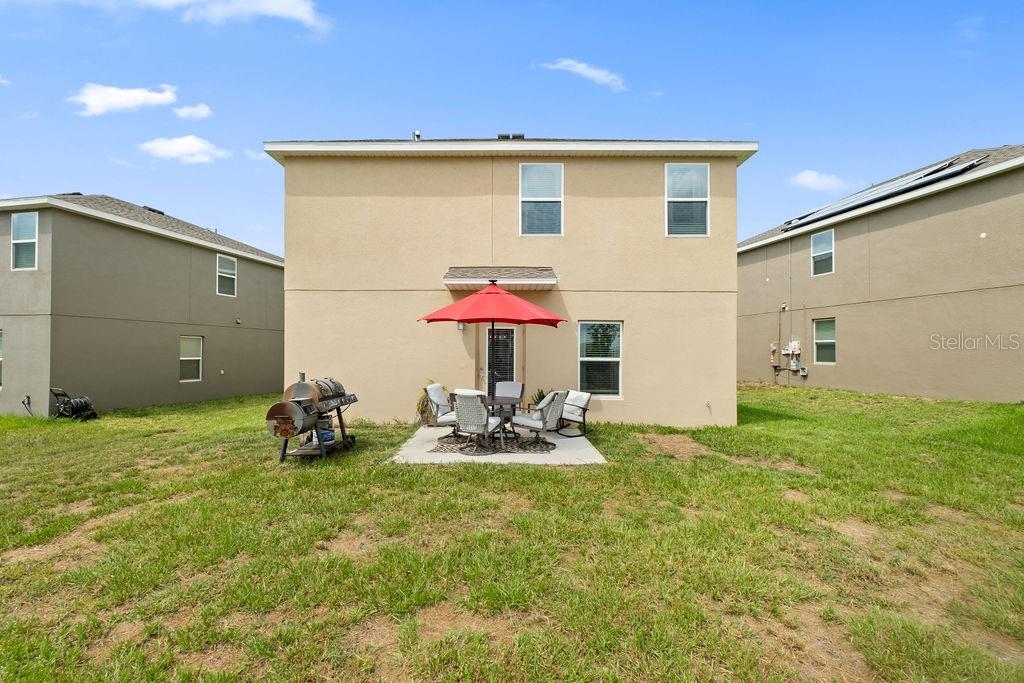 2821 Muller Oak Loop Ocoee, FL 34761 - Photo 35 of 45 a backyard of a house with table and chairs