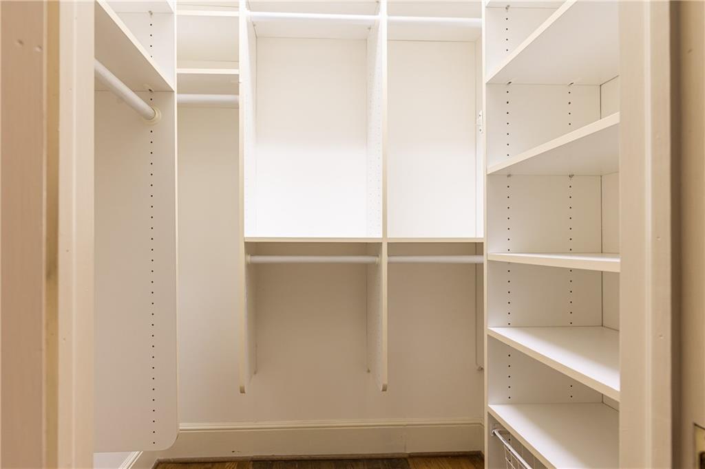 3384 Rilman Road Northwest Atlanta, GA 30327 - Photo 44 of 68 a bathroom with a bathtub