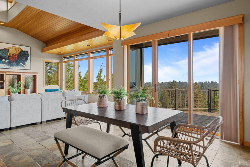 885 Northwest Chelsea Loop Bend, OR 97703 - Photo 20 of 57 74B 6-web-or-mls-Riley_Visuals-26 -