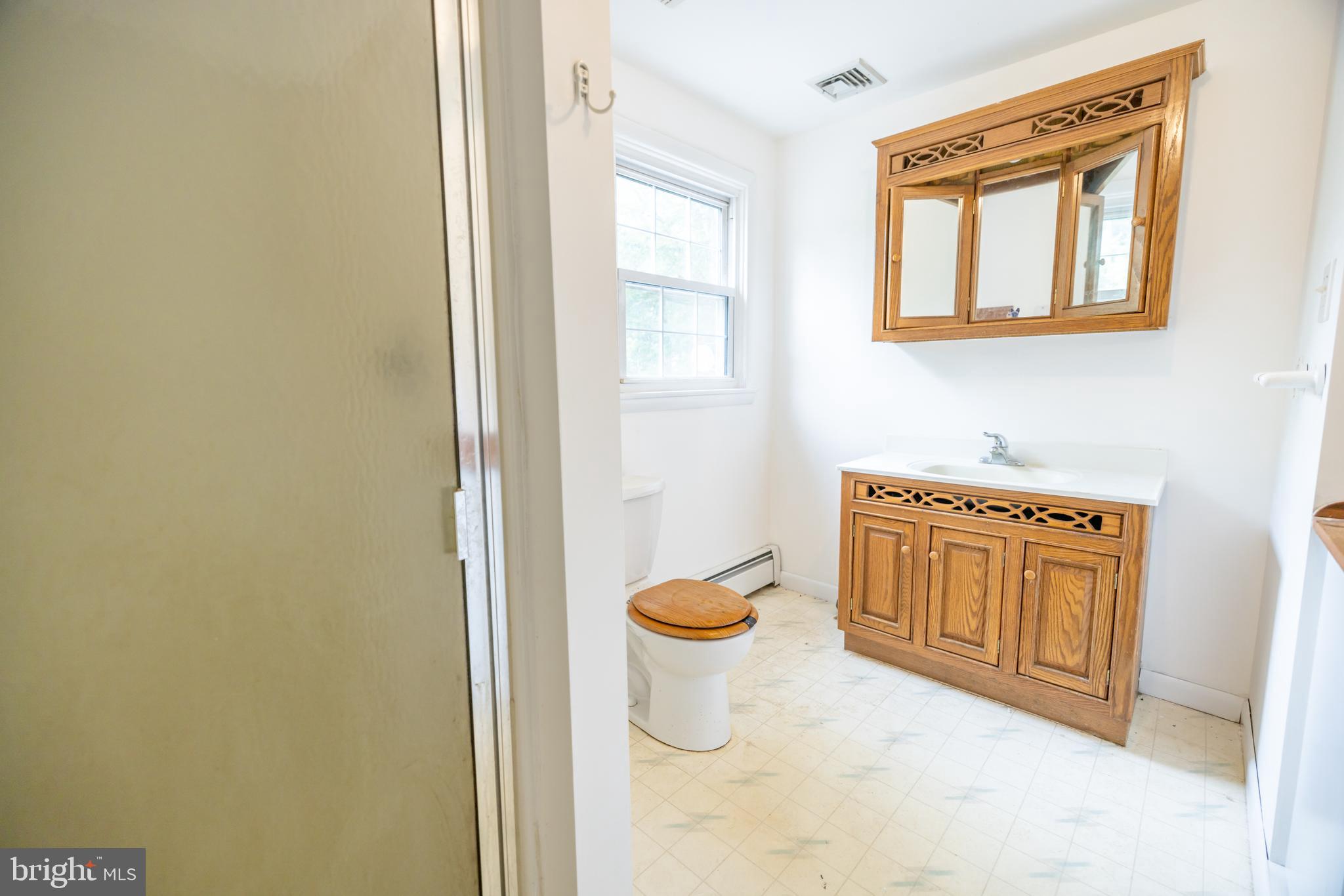 160 Stoney Bank Road Glen Mills, PA 19342 - Photo 21 of 46 a bathroom with a toilet and a sink