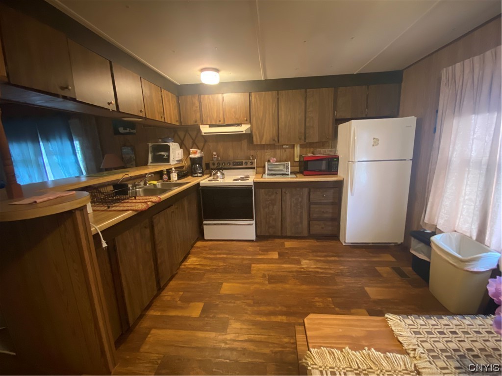 42789 Shaws, Unit 4 Alexandria Bay, NY 13607 - Photo 13 of 32 Kitchen