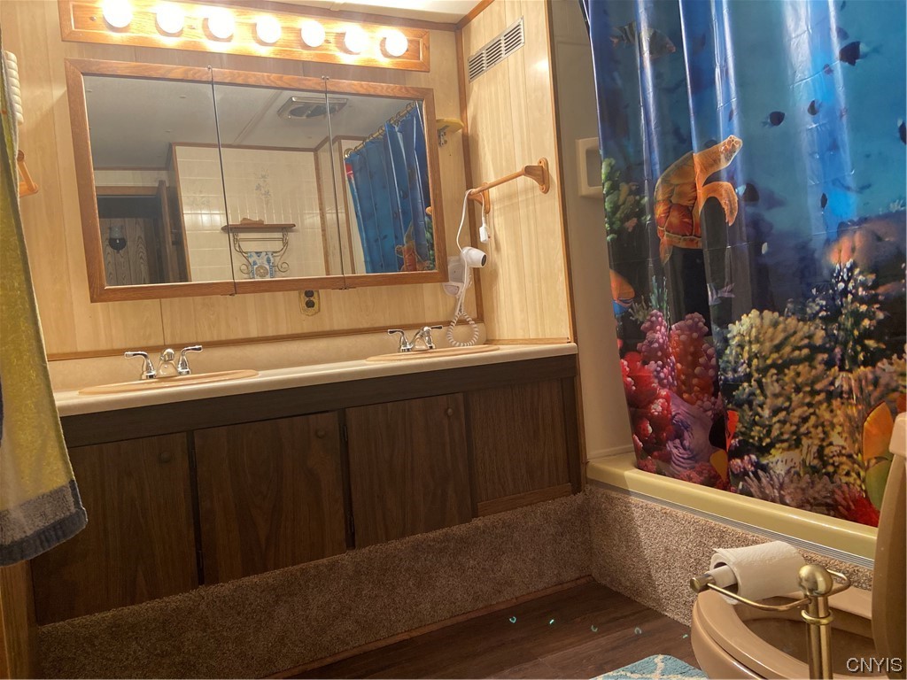 42789 Shaws, Unit 4 Alexandria Bay, NY 13607 - Photo 17 of 32 Bathroom