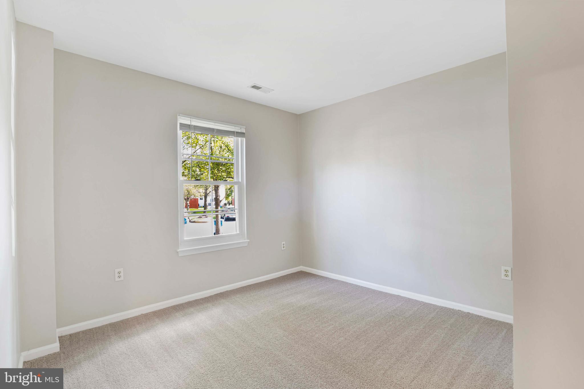 20783 Apollo Terrace Ashburn, VA 20147 - Photo 24 of 33 an empty room with windows