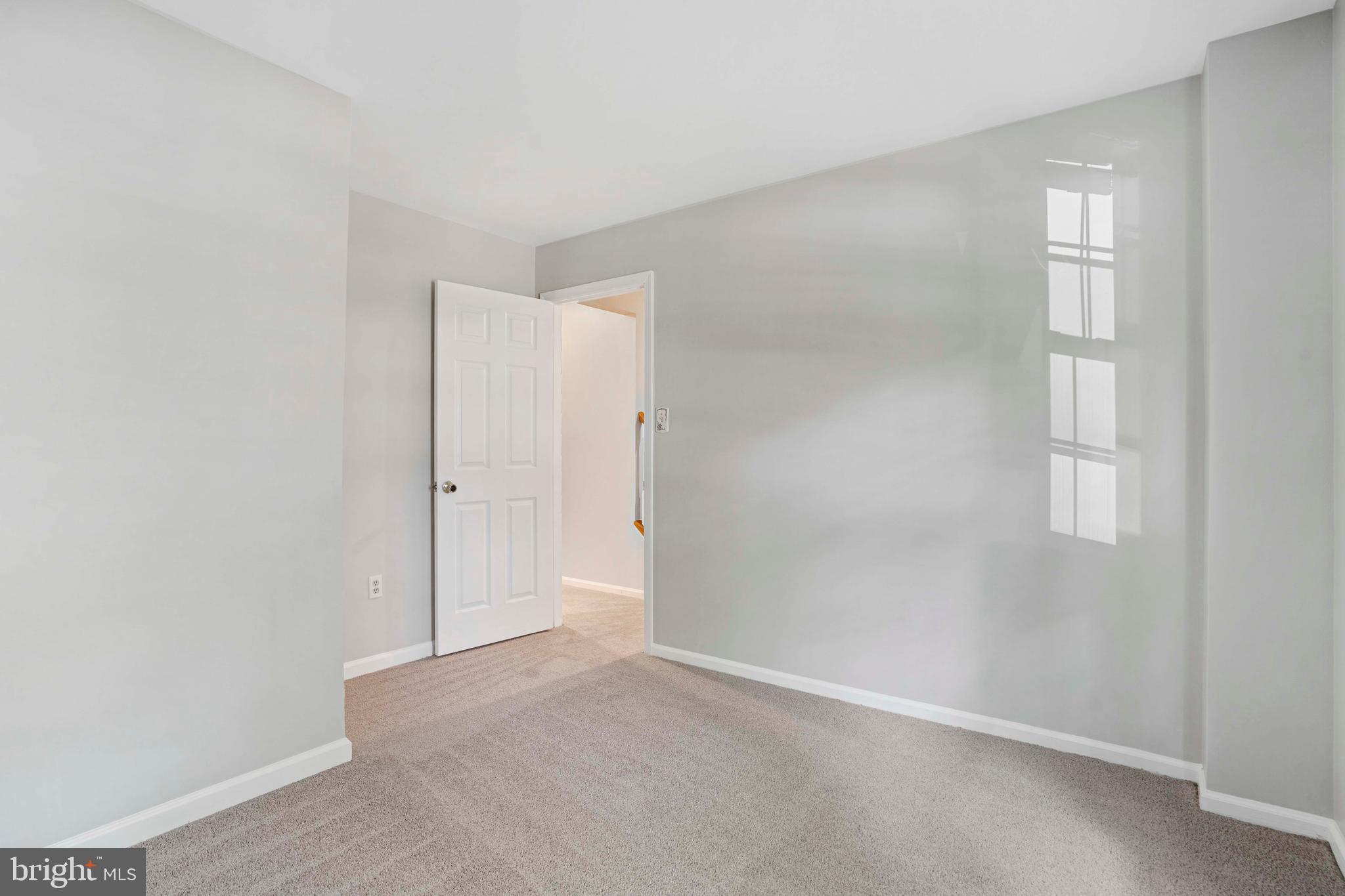 20783 Apollo Terrace Ashburn, VA 20147 - Photo 25 of 33 an empty room with windows and closet