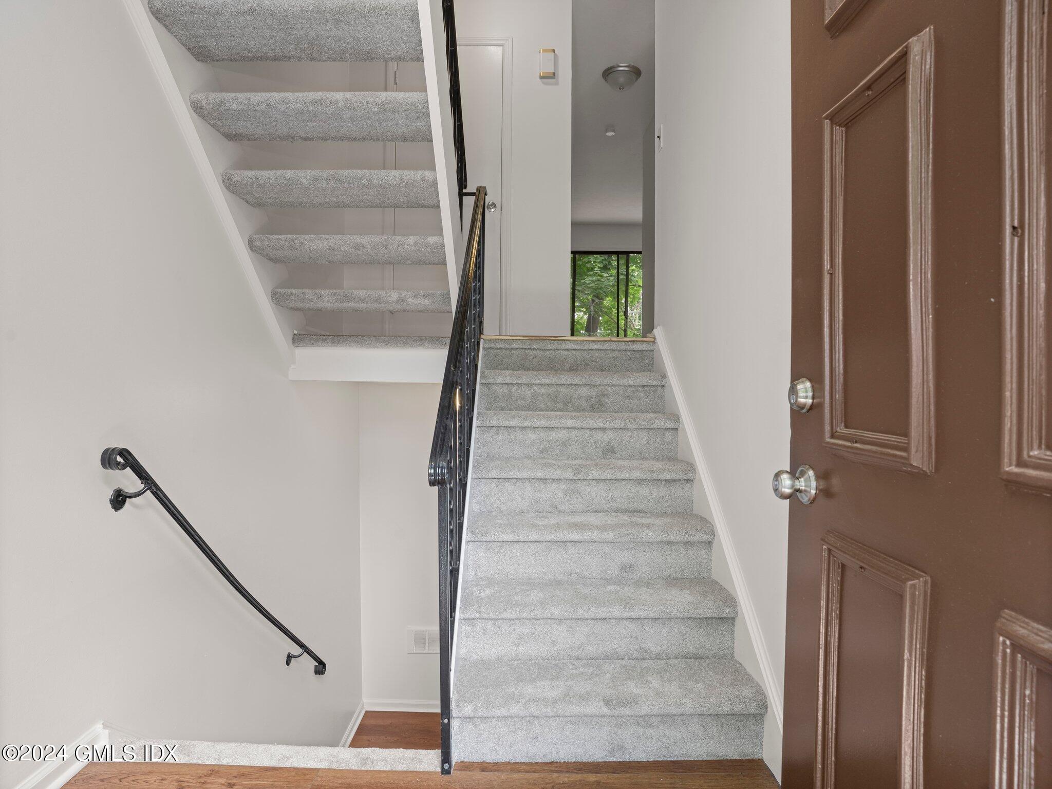 413 Glenbrook Road, Unit 1 Stamford, CT 06906 - Photo 3 of 21 a view of entryway