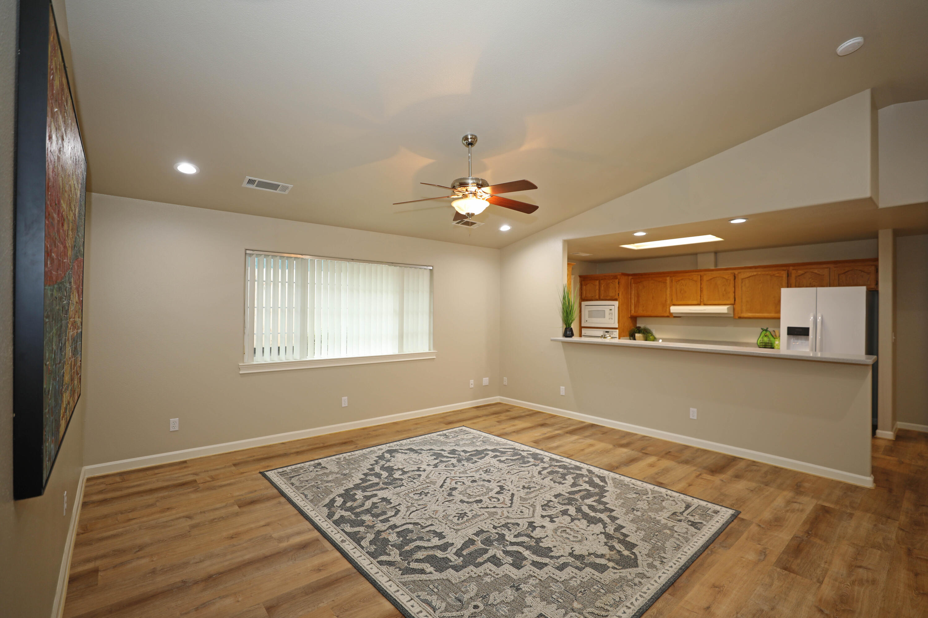 14821 Ravine Road Redding, CA 96003 - Photo 3 of 15 Living Room