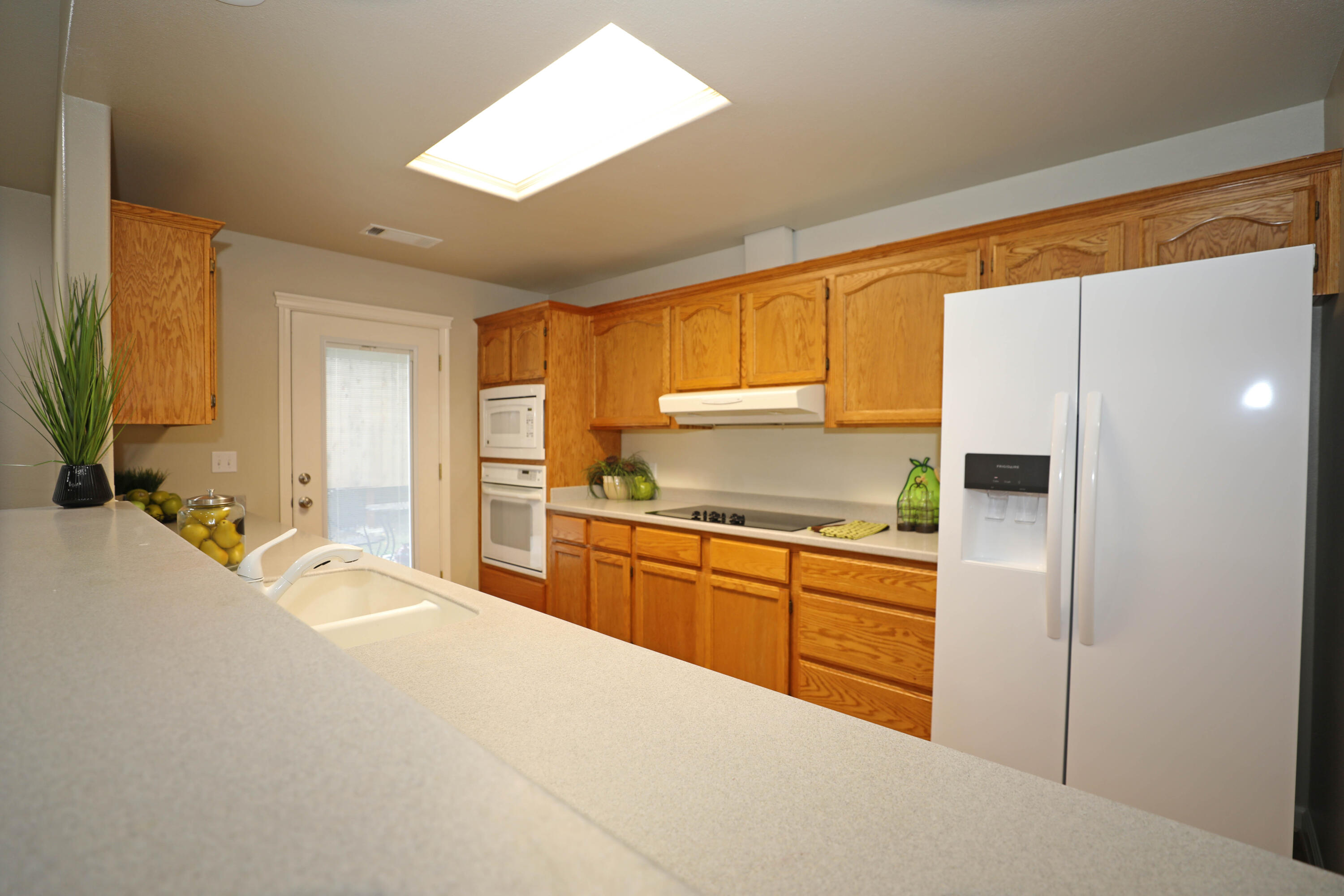 14821 Ravine Road Redding, CA 96003 - Photo 4 of 15 Kitchen