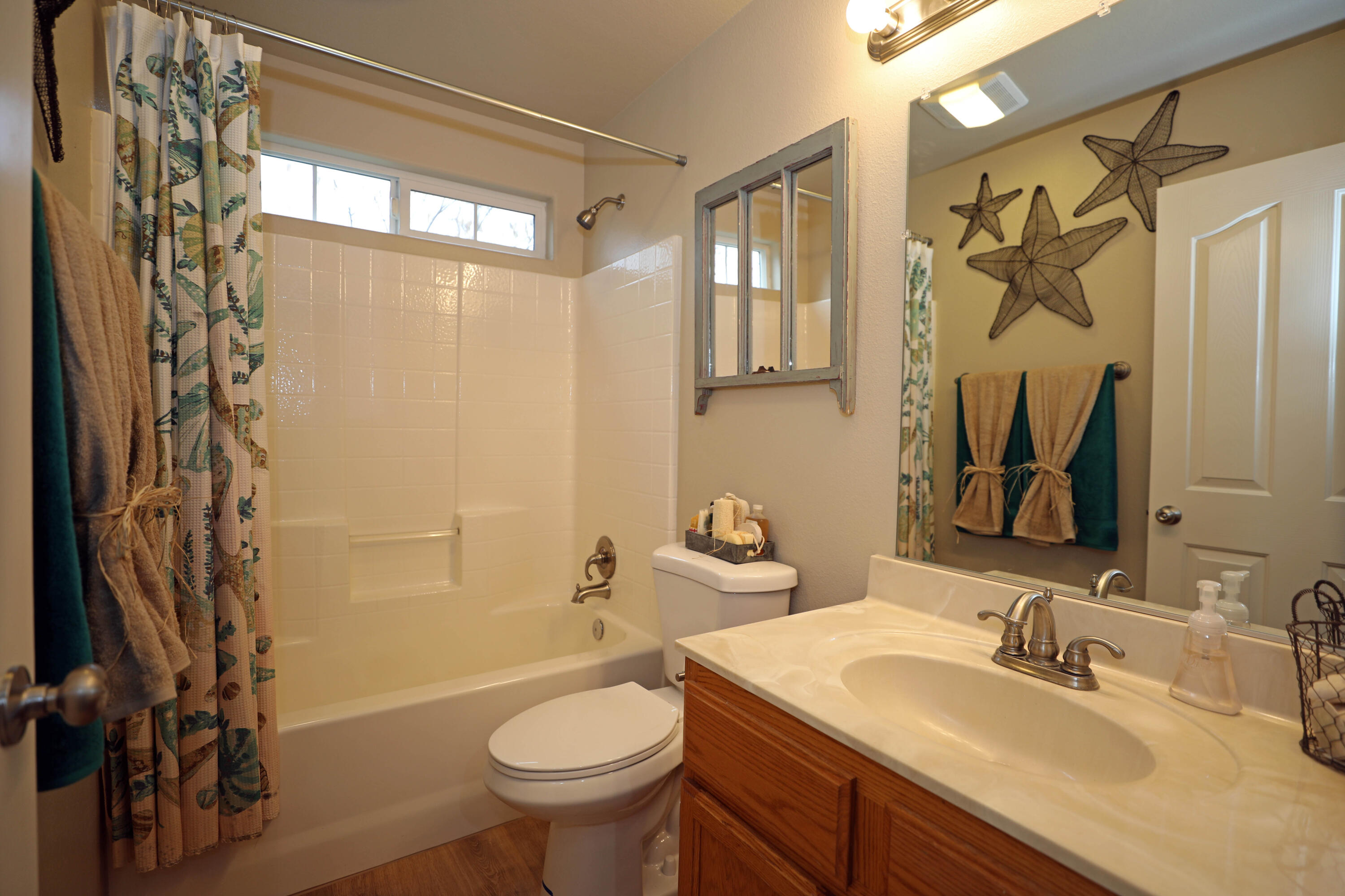 14821 Ravine Road Redding, CA 96003 - Photo 9 of 15 Hall Bathroom