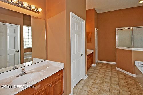 6305 Battlegate Road Jacksonville, FL 32258 - Photo 9 of 22 master bathroom