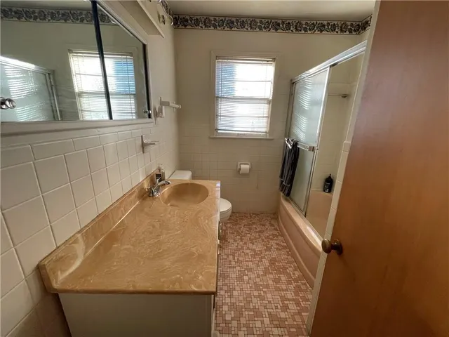 $287,000 | 6106 North Lenox Avenue, Kansas City, MO 64151