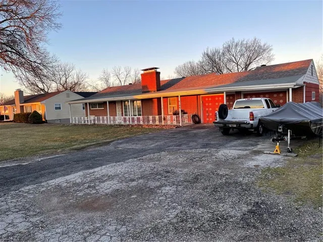 $287,000 | 6106 North Lenox Avenue, Kansas City, MO 64151