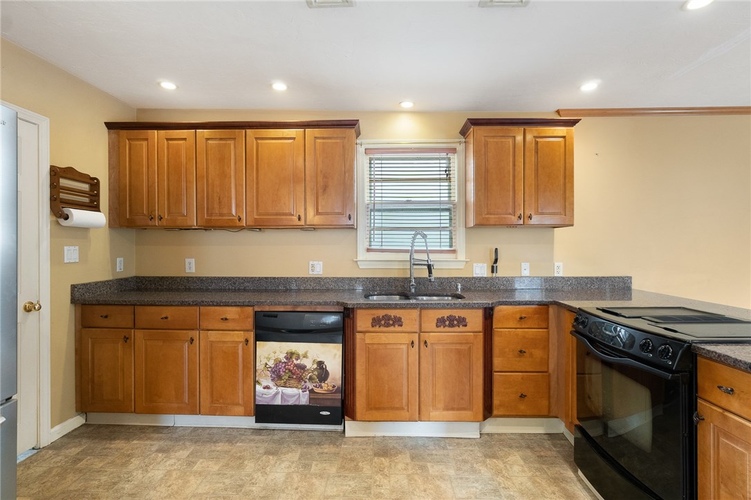 40 Florida Street Woonsocket, RI 02895 - Photo 4 of 12