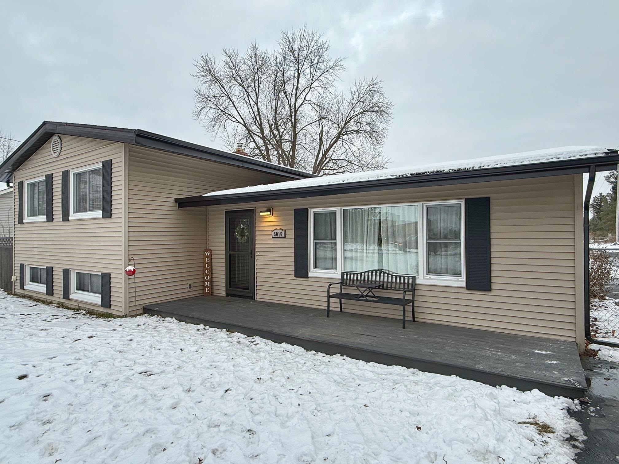 5016 Deland Road Flushing, MI 48433 - Photo 2 of 48 50195705-1299aa61-3fec-4962-b4af-ae0ff7d46afa.JPG