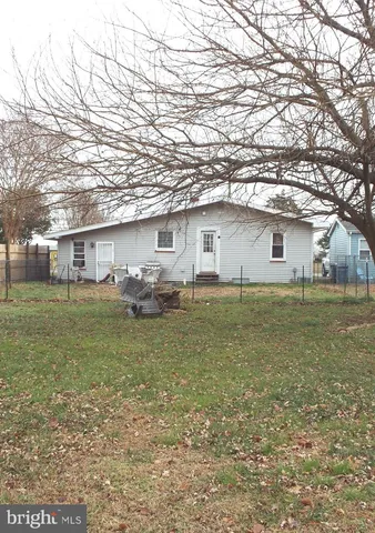 a front view of house with yard