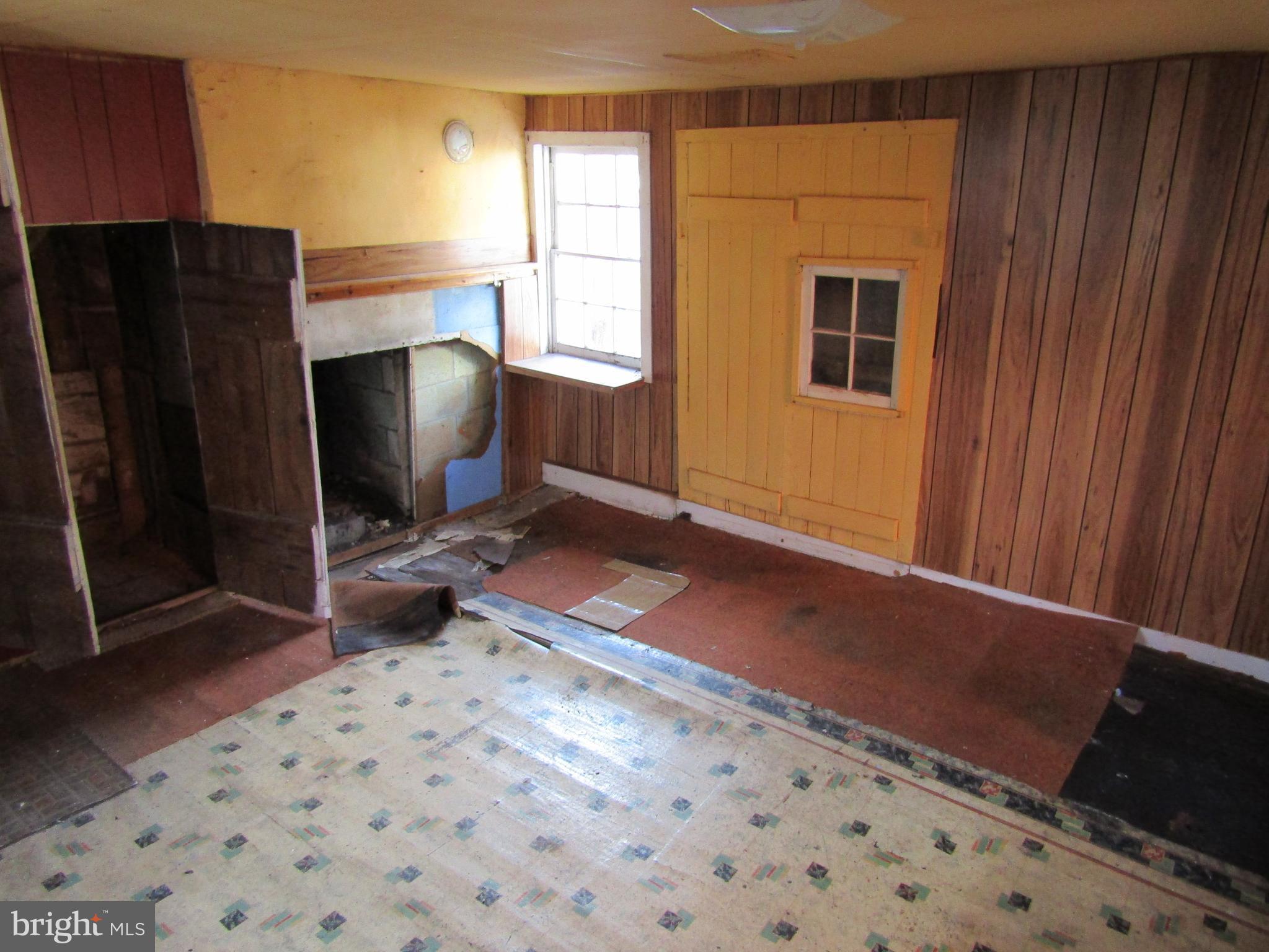 6005 Conover Road Taneytown, MD 21787 - Photo 14 of 30 a workspace with furniture and window