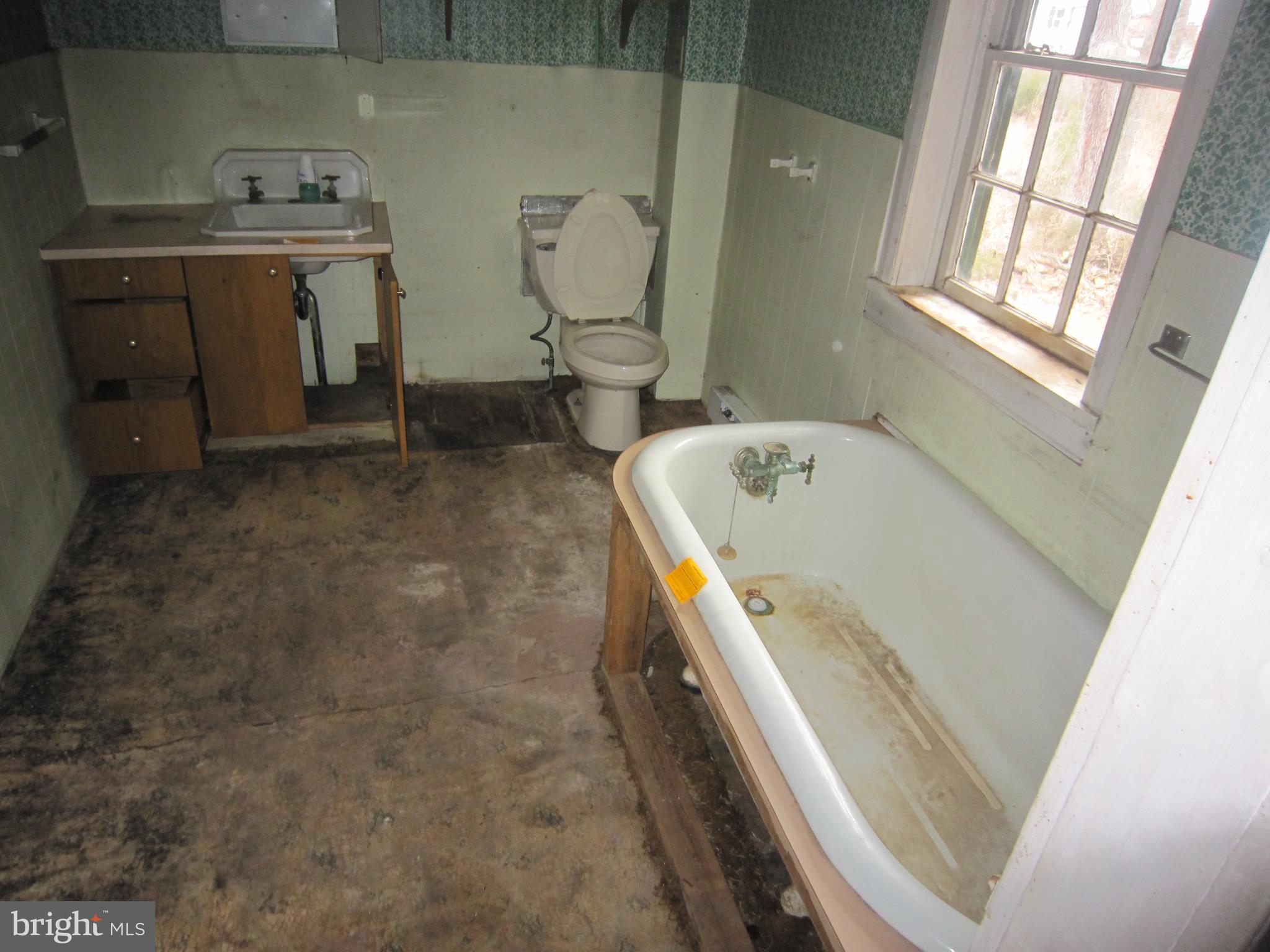 6005 Conover Road Taneytown, MD 21787 - Photo 20 of 30 a utility room with dryer and washer