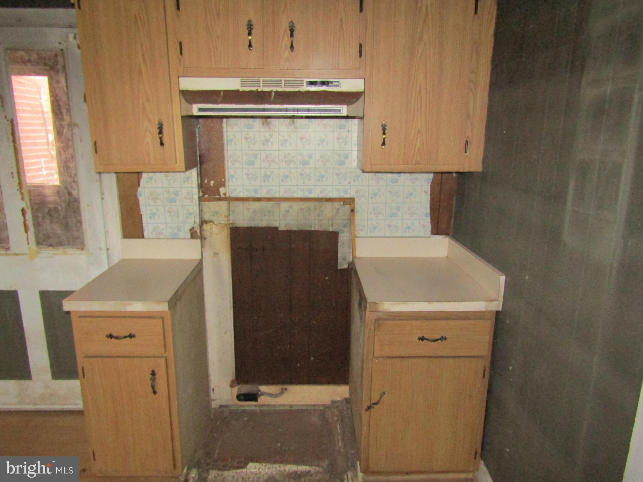 6005 Conover Road Taneytown, MD 21787 - Photo 10 of 30 a utility room with dryer and washer