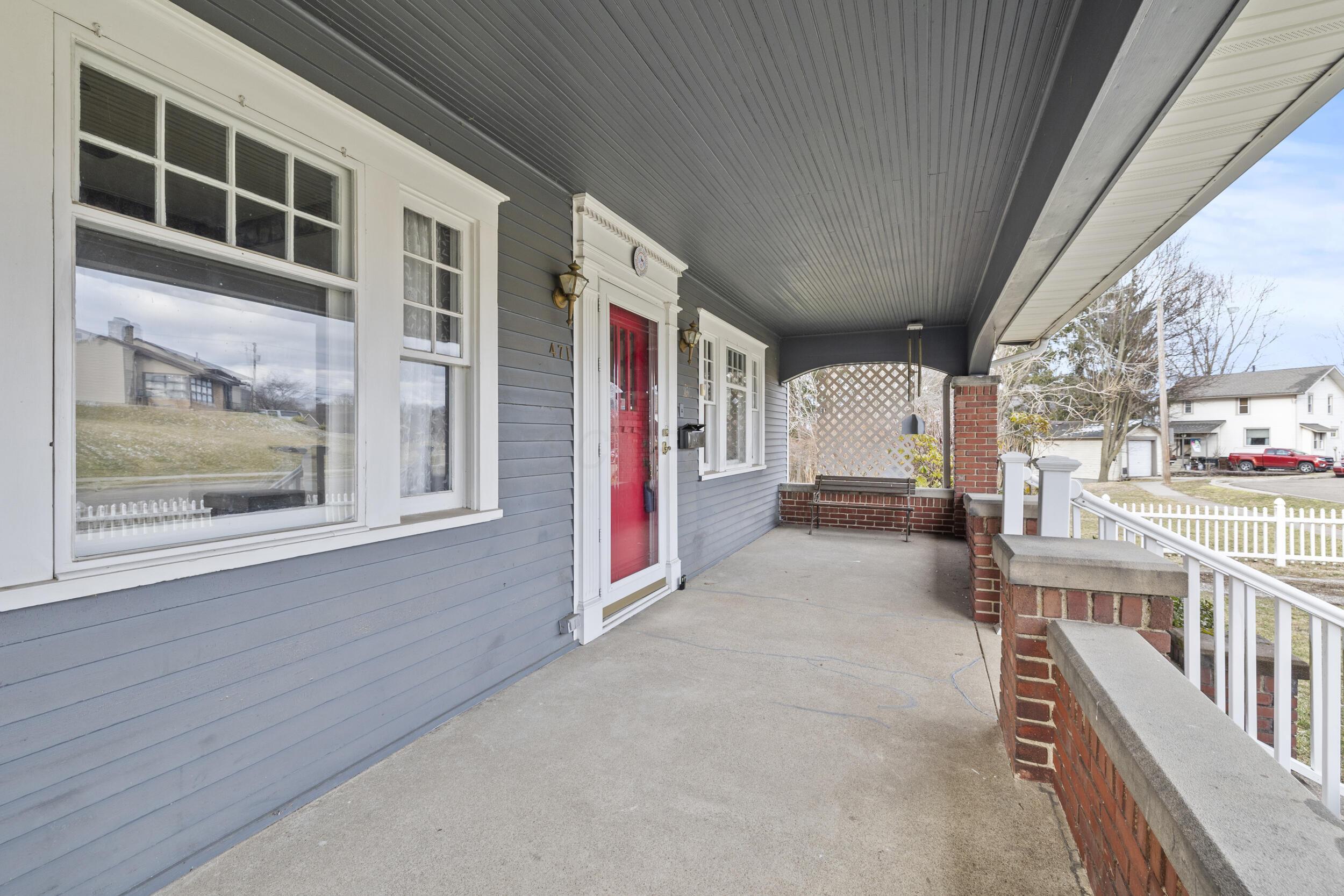 471 Beacon Road Newark, OH 43055 - Photo 5 of 23 4_front porch