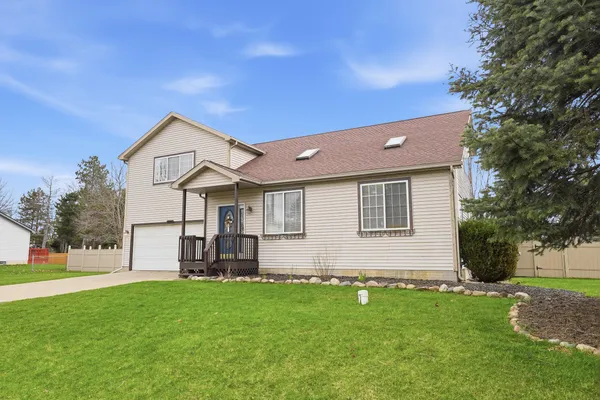 $325,000 | 1223 Lori Lane, Fenton, MI 48430
