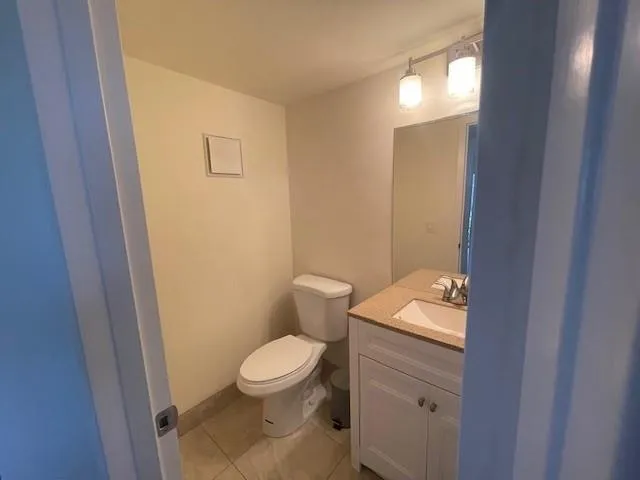 a bathroom with a toilet