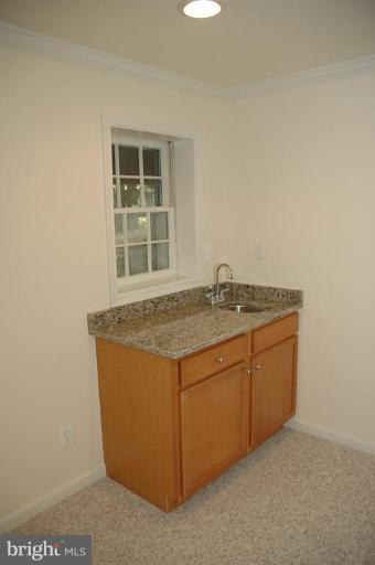 10800 Dayflower Court Reston, VA 20191 - Photo 14 of 17 Wet Bar