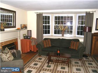 59 West Chelfield Road Glenside, PA 19038 - Photo 3 of 10 Living Room
