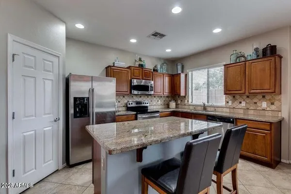 $2,400 | 3519 East Pinot Noir Avenue, Gilbert, AZ 85298