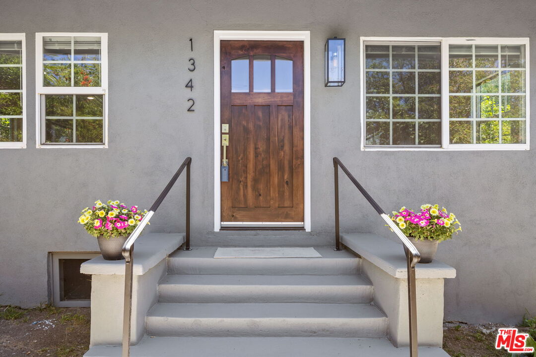 1342 Mohawk Street Los Angeles, CA 90026 - Photo 4 of 27