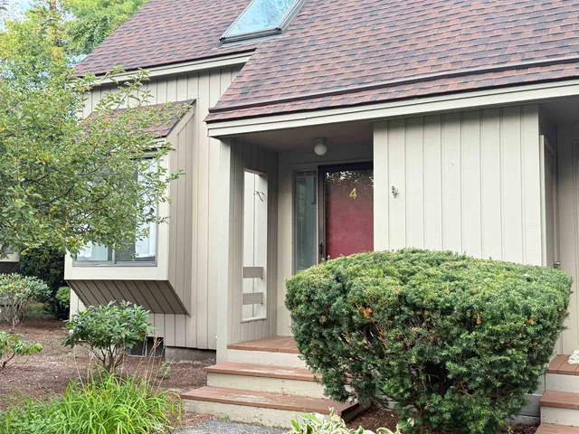 $2,950 | 4 Churchill Court, Bedford, NH 03110