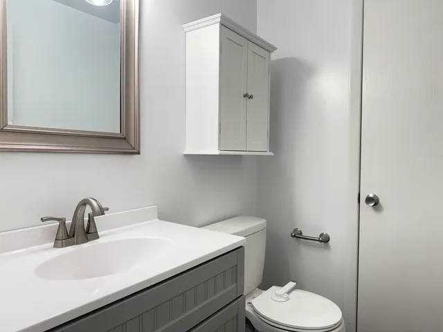 $2,950 | 4 Churchill Court, Bedford, NH 03110