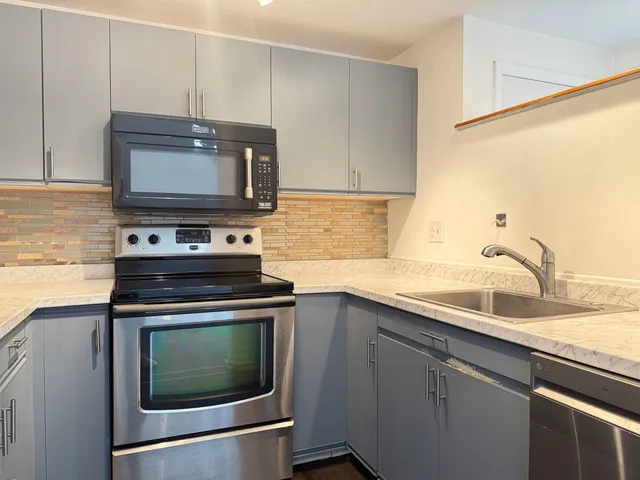 $2,950 | 4 Churchill Court, Bedford, NH 03110