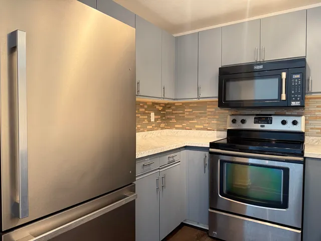 $2,950 | 4 Churchill Court, Bedford, NH 03110