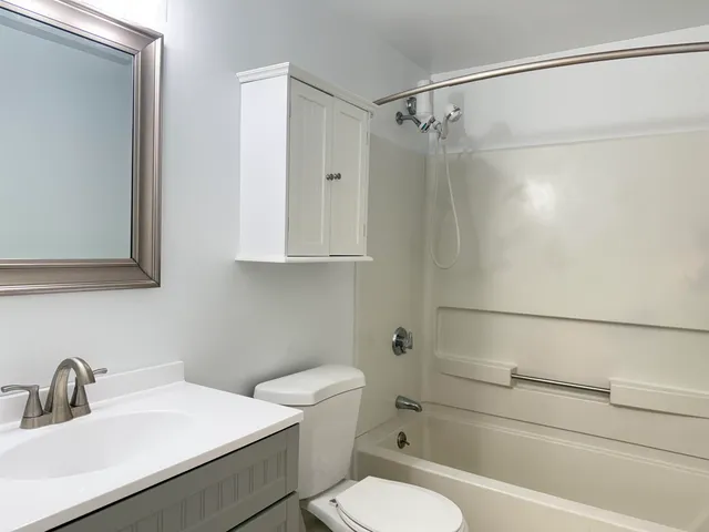 $2,950 | 4 Churchill Court, Bedford, NH 03110