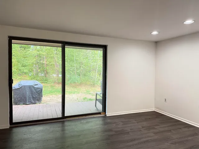 $2,950 | 4 Churchill Court, Bedford, NH 03110