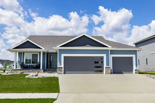 $688,900 | 8853 Meadowlark Parkway, Horace, ND 58047