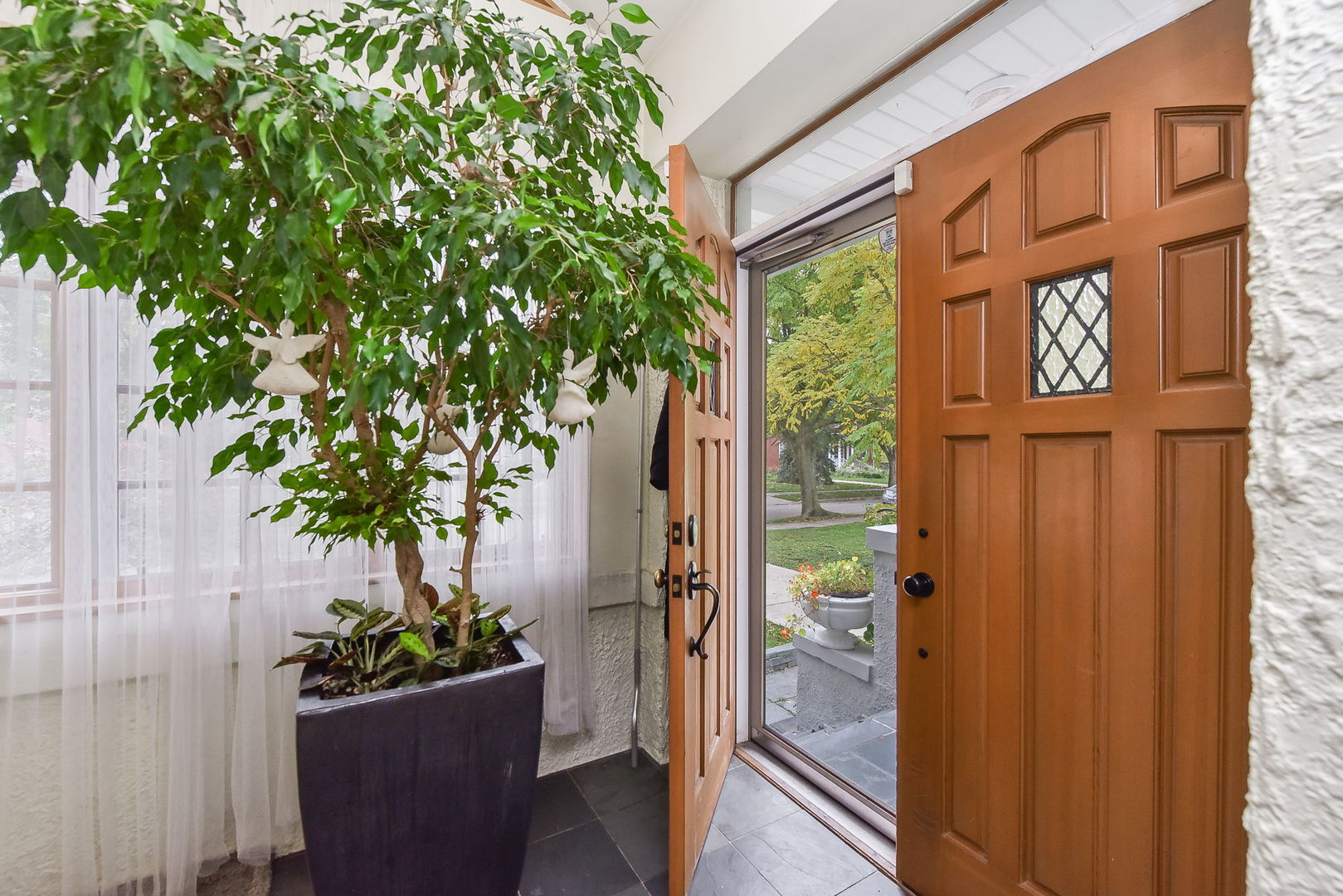 248 Gage Road Riverside, IL 60546 - Photo 2 of 31