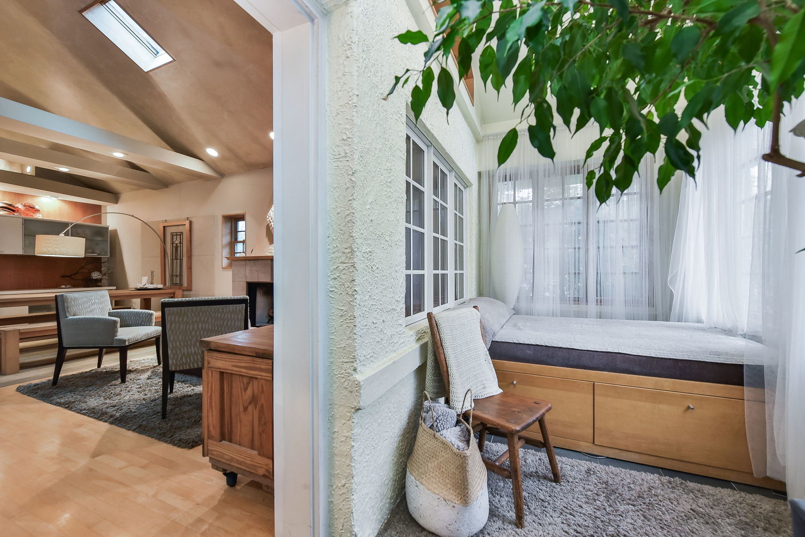 248 Gage Road Riverside, IL 60546 - Photo 3 of 31