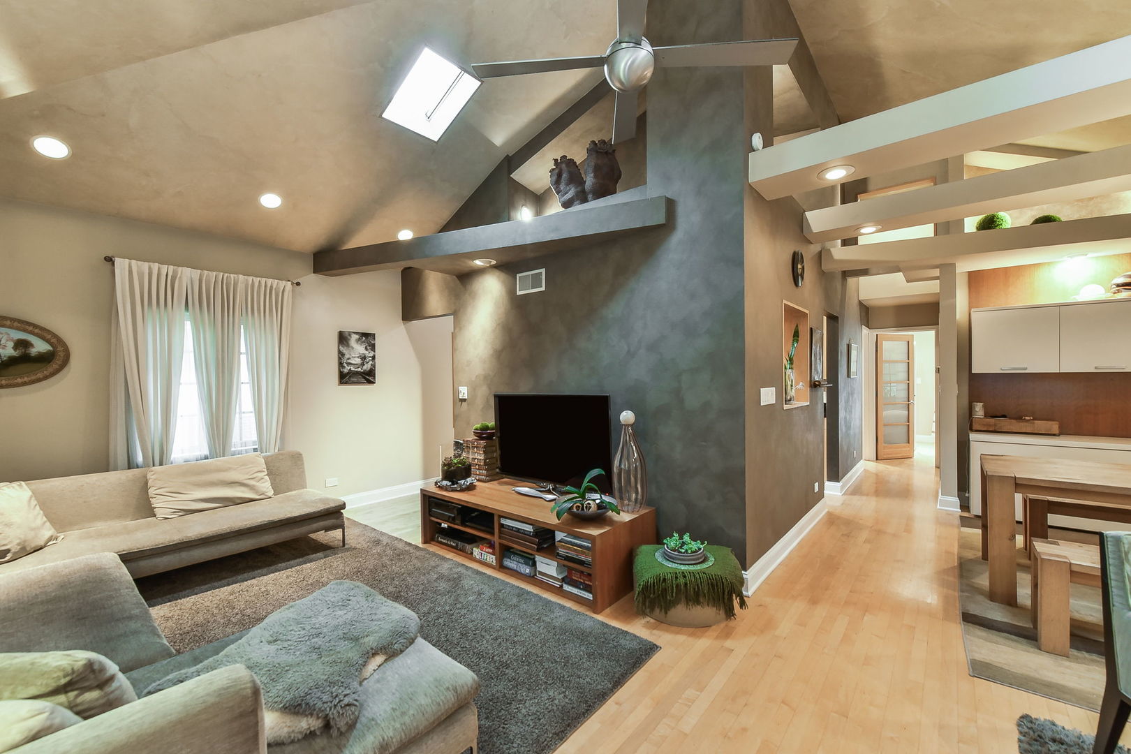 248 Gage Road Riverside, IL 60546 - Photo 4 of 31