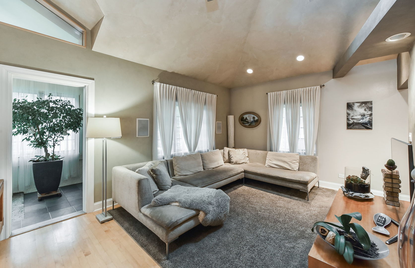 248 Gage Road Riverside, IL 60546 - Photo 9 of 31