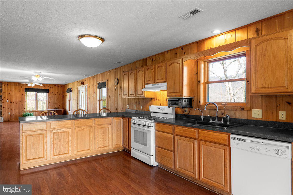325 Coyote Run Mathias, WV 26812 - Photo 30 of 45 Gallery Image 30