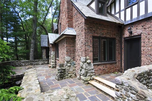 145 Monadnock Road Newton, MA 02467 - Photo 3 of 27 Gallery Image 3